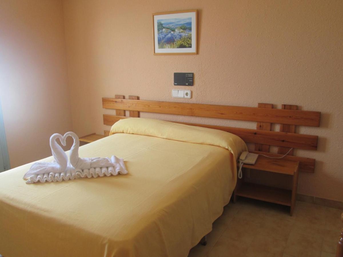 Hostal Santi Es Calo  Eksteriør billede