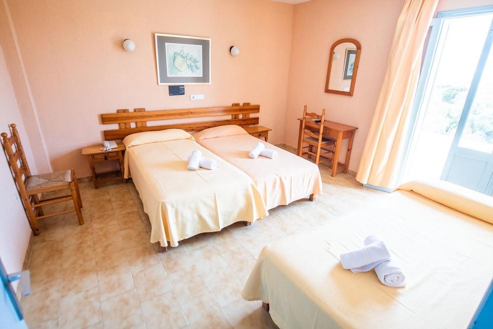 Hostal Santi Es Calo  Eksteriør billede