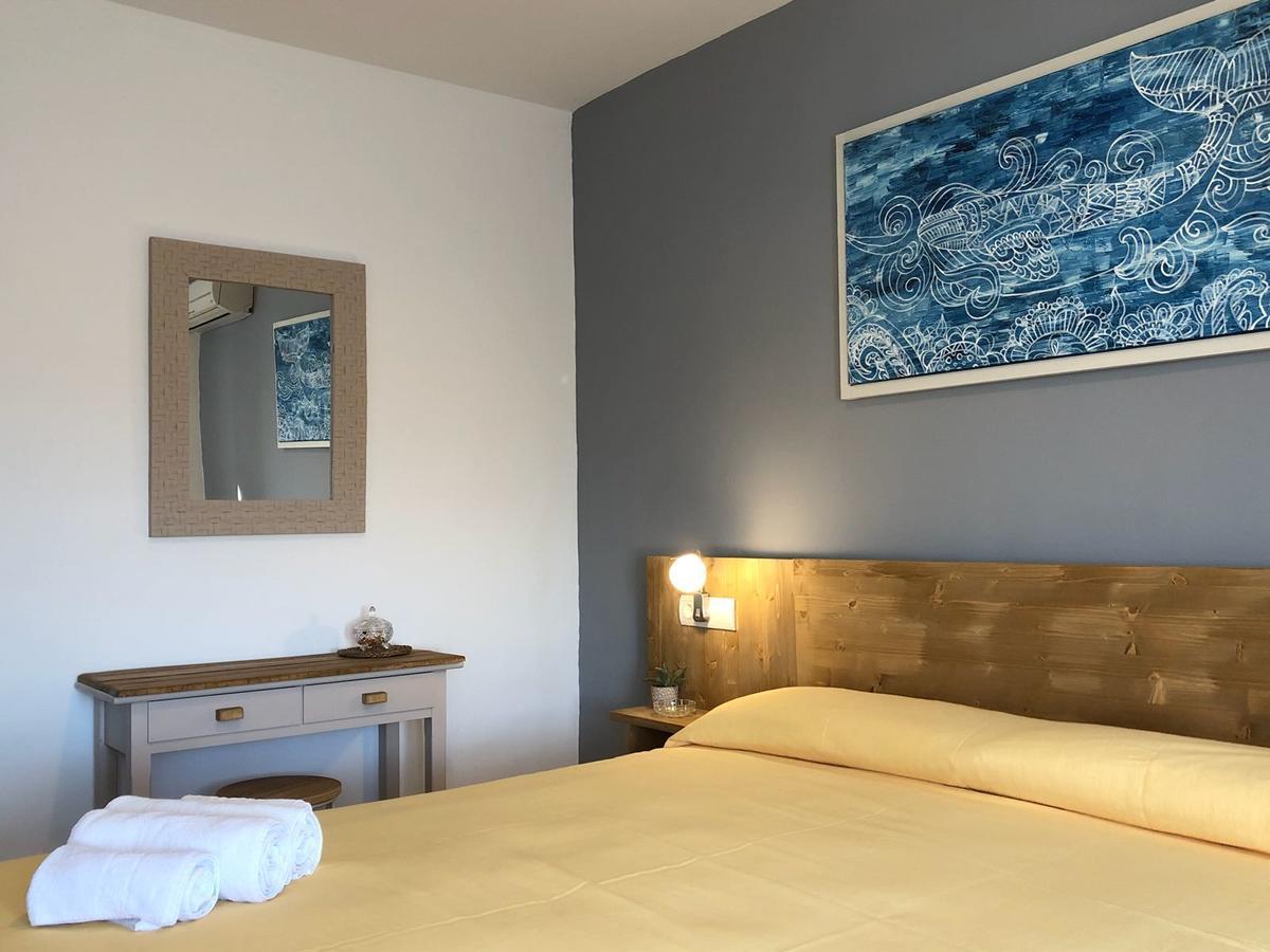 Hostal Santi Es Calo  Eksteriør billede